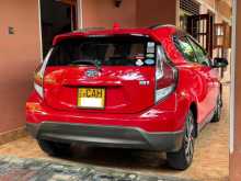 https://riyasewana.com/uploads/toyota-aqua-x-517063422012.jpg