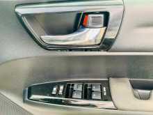 https://riyasewana.com/uploads/toyota-axio-19100732455.jpg