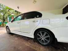 https://riyasewana.com/uploads/toyota-axio-wxb-2017-2813055112473.jpg