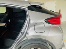 https://riyasewana.com/uploads/toyota-ch-r-18124547735.jpg