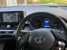 https://riyasewana.com/uploads/toyota-ch-r-2018-615355012404.jpg