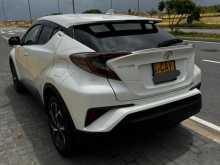 https://riyasewana.com/uploads/toyota-chr--2017-18424812052.jpg