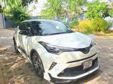Toyota CHR 10 2018 SUV