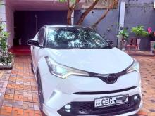Toyota CHR NGX 10 2018 SUV
