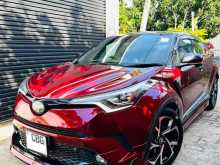 Toyota CHR NGX 10 2018 SUV