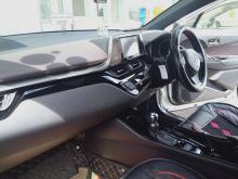 https://riyasewana.com/uploads/toyota-chr-17001106995.jpg