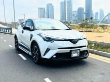 Toyota CHR NGX 10 2021 SUV
