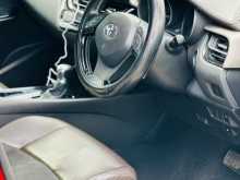 https://riyasewana.com/uploads/toyota-chr-2017-1214433212772.jpg