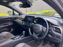 https://riyasewana.com/uploads/toyota-chr-241650116514.jpg