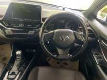 https://riyasewana.com/uploads/toyota-chr-31112806305.jpg