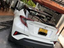 Toyota CHR NGX 10 2020 SUV