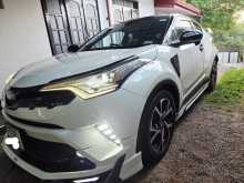 Toyota CHR NGX 10 2018 SUV