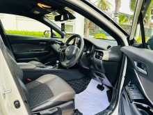https://riyasewana.com/uploads/toyota-chr-ngx-21253564303.jpg