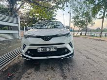 Toyota CHR NGX50 2017 SUV