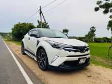 Toyota CHR NGX 10 2018 SUV