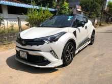 Toyota CHR NGX 10 2018 SUV