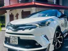 Toyota CHR NGX 10 2011 SUV