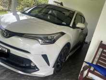 Toyota CHR NGX 10 2018 SUV