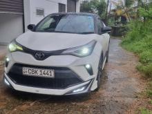 Toyota CHR NGX 10 2019 SUV