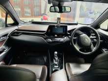 https://riyasewana.com/uploads/toyota-chr-ngx10-2018-1210490512104.jpg