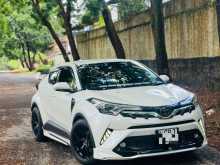 Toyota CHR NGX10 2018 SUV