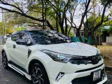 Toyota CHR NGX10 2018 SUV