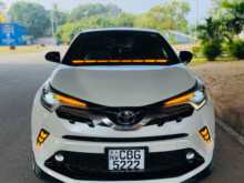 Toyota CHR NGX10 2019 SUV