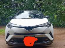 Toyota CHR NGX10 2018 SUV