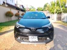 Toyota CHR NGX10 2018 SUV