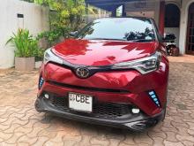 Toyota CHR NGX 10 2018 SUV