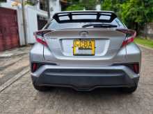 https://riyasewana.com/uploads/toyota-chr-ngx50-2017-1221503712324.jpg