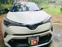 Toyota CHR NGX50 2018 SUV