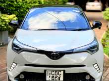 Toyota CHR NGX50 2018 SUV