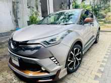 Toyota CHR NGX50 2020 SUV