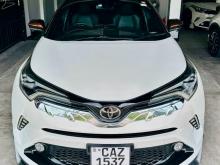 Toyota CHR NGX50 Brown Top 2017 SUV