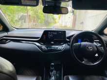 https://riyasewana.com/uploads/toyota-chr-ngx50-modified-2018-422260812423.jpg