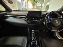 https://riyasewana.com/uploads/toyota-chr-nxg-2018-2419410312754.jpg