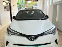 Toyota CHR NGX 10 2018 SUV
