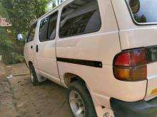 Toyota CR27 2002 Van