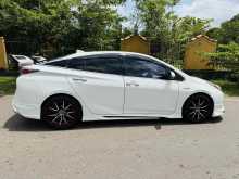 https://riyasewana.com/uploads/toyota-daa-zvw50-prius-1410141522842.jpg