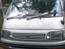 Toyota Dolphin 2000 Van