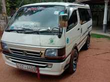 Toyota Dolphin 102 1990 Van