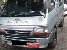 Toyota Dolphin 2000 Van