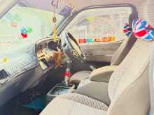 https://riyasewana.com/uploads/toyota-dolphin-113-1993-323410212974.jpg