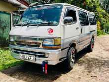 Toyota Dolphin 113 2003 Van