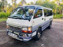 Toyota Dolphin 172 2002 Van