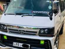 Toyota Dolphin 2000 Van