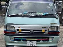 Toyota Dolphin 2000 Van
