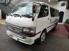 Toyota Dolphin 2000 Van
