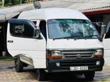 Toyota Dolphin 2000 Van